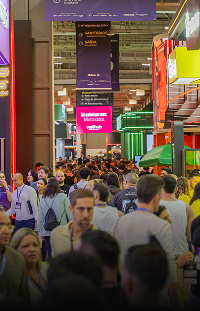 Corredor movimentado da feira Fitness Brasil Expo